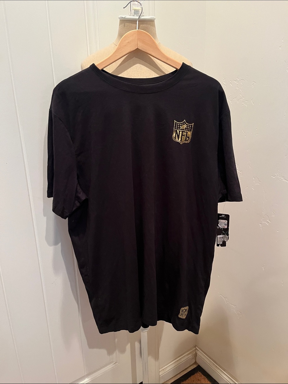 NFL Black Short-Sleeve Crewneck Tee with Gold Shield